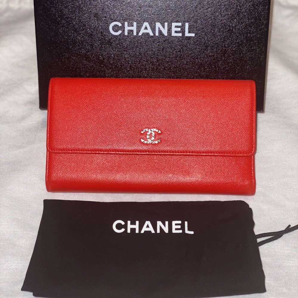 AUTHENTIC RED CHANEL CAVIAR LEATHER - LIKE NEW!